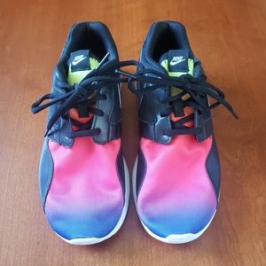 Nike Kaisha Rainbow Print girls size 5.5